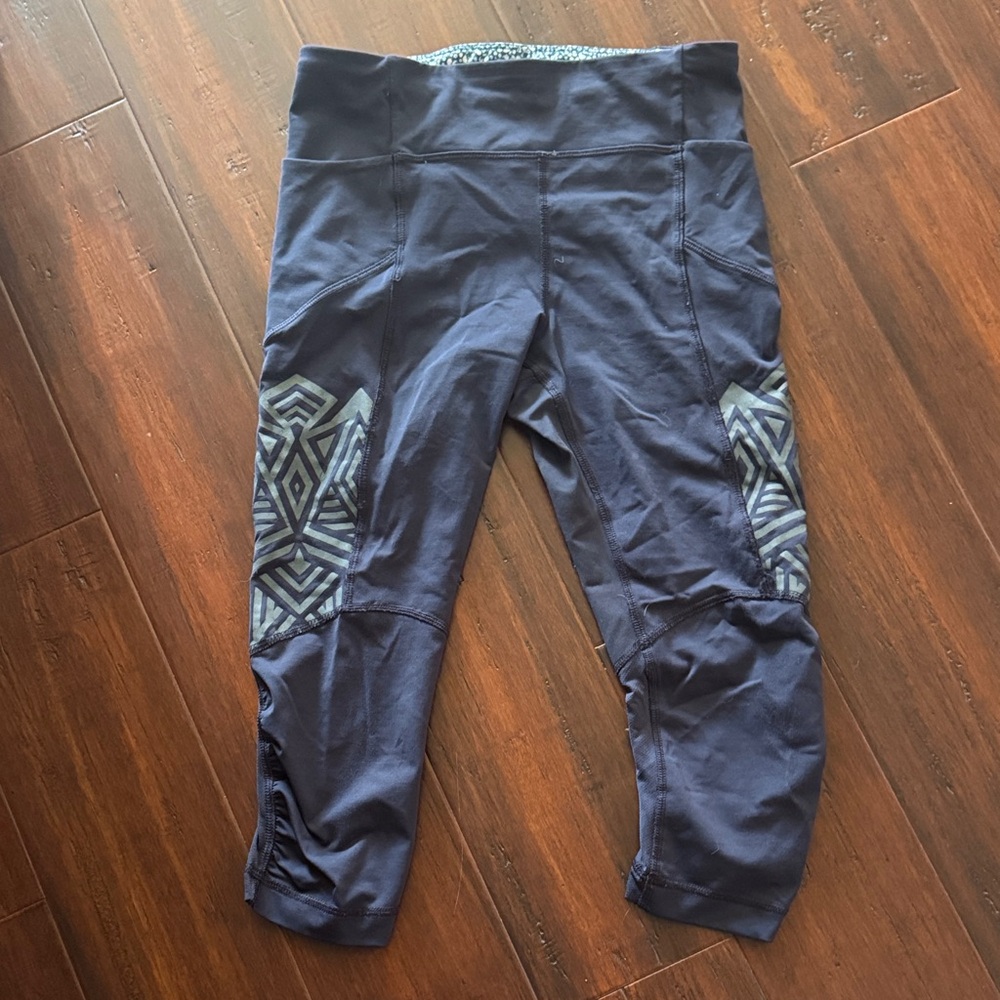 lululemon athletica women’s Dark Blue Patterned cropped Leggings